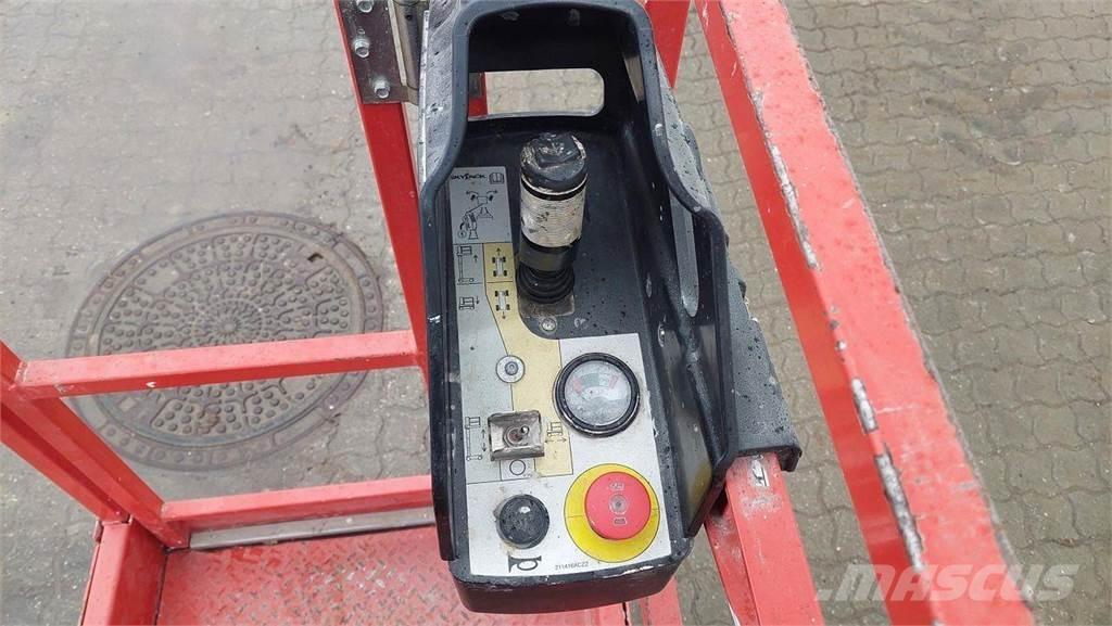 SkyJack SJ12 Vertikalna dvigala