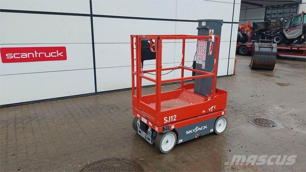 SkyJack SJ12 Vertikalna dvigala