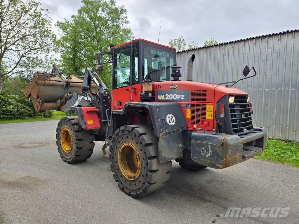 Komatsu WA200PZ-6 Kolesni nakladalci