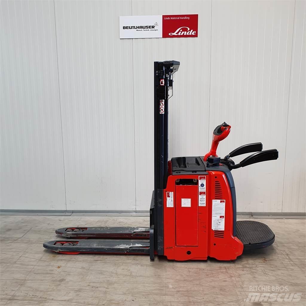 Linde D12AP Ročni električni viličar