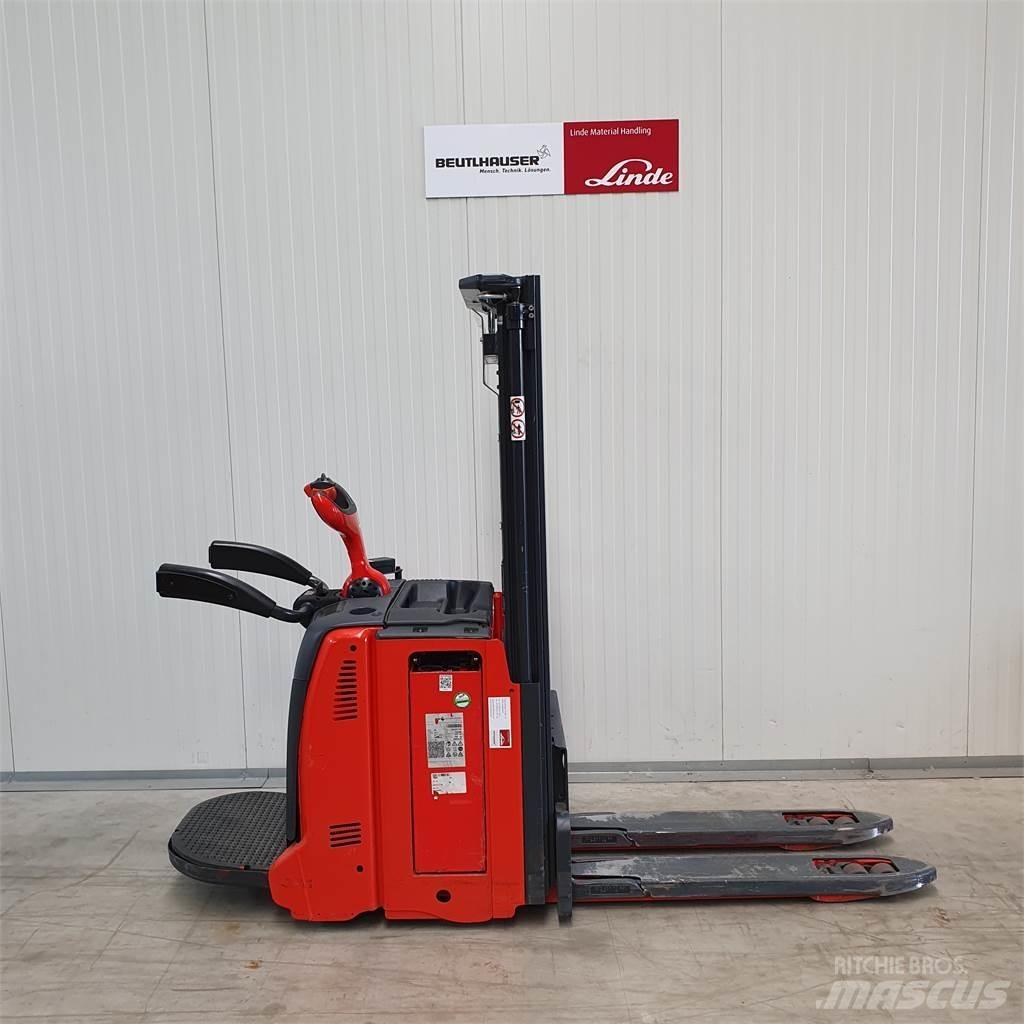 Linde D12AP Ročni električni viličar