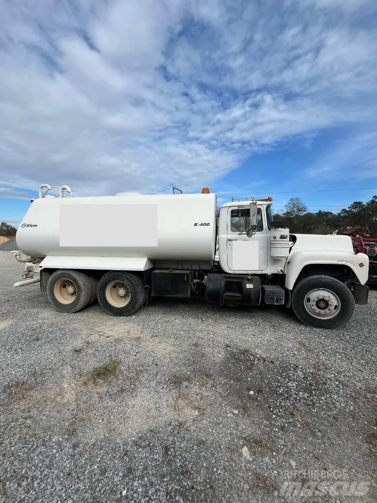 Mack RD 688 Tovornjaki za vodo