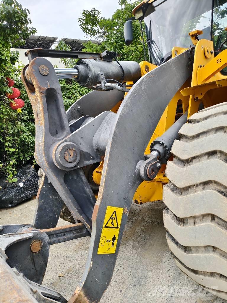 Volvo L 105 Kolesni nakladalci