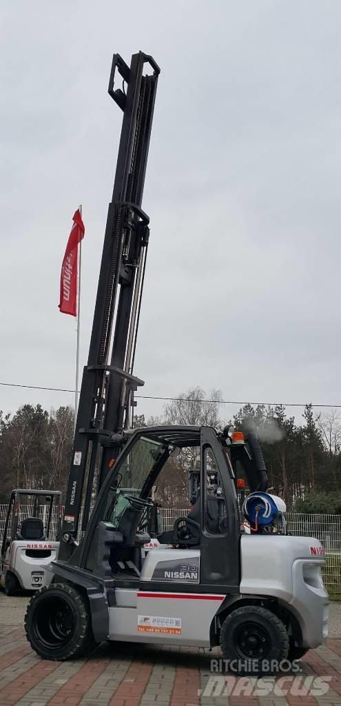 Nissan UGD02A30PQ Plinski viličarji