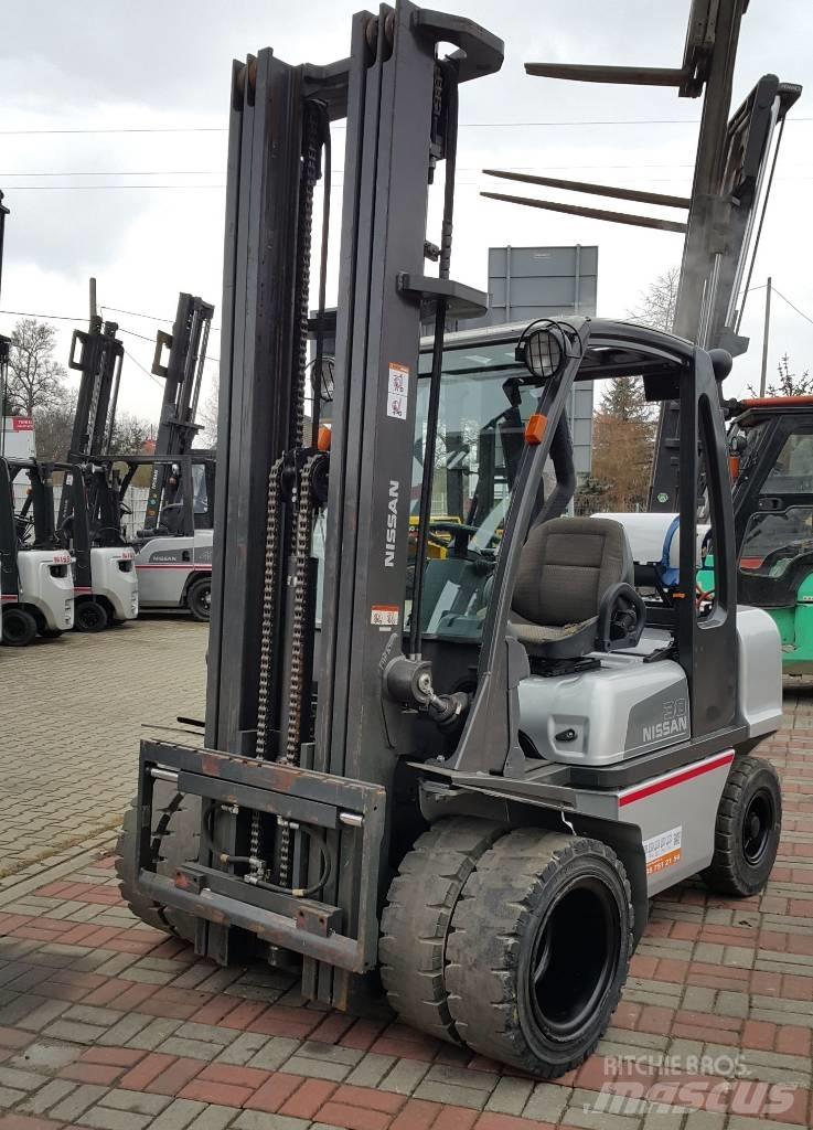 Nissan UGD02A30PQ Plinski viličarji