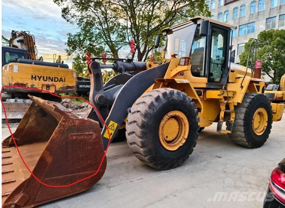 Volvo L 120 Kolesni nakladalci