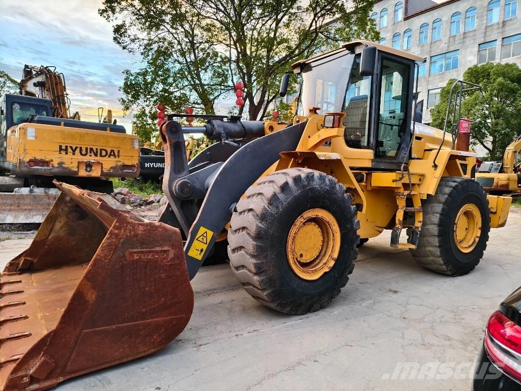 Volvo L 120 Kolesni nakladalci