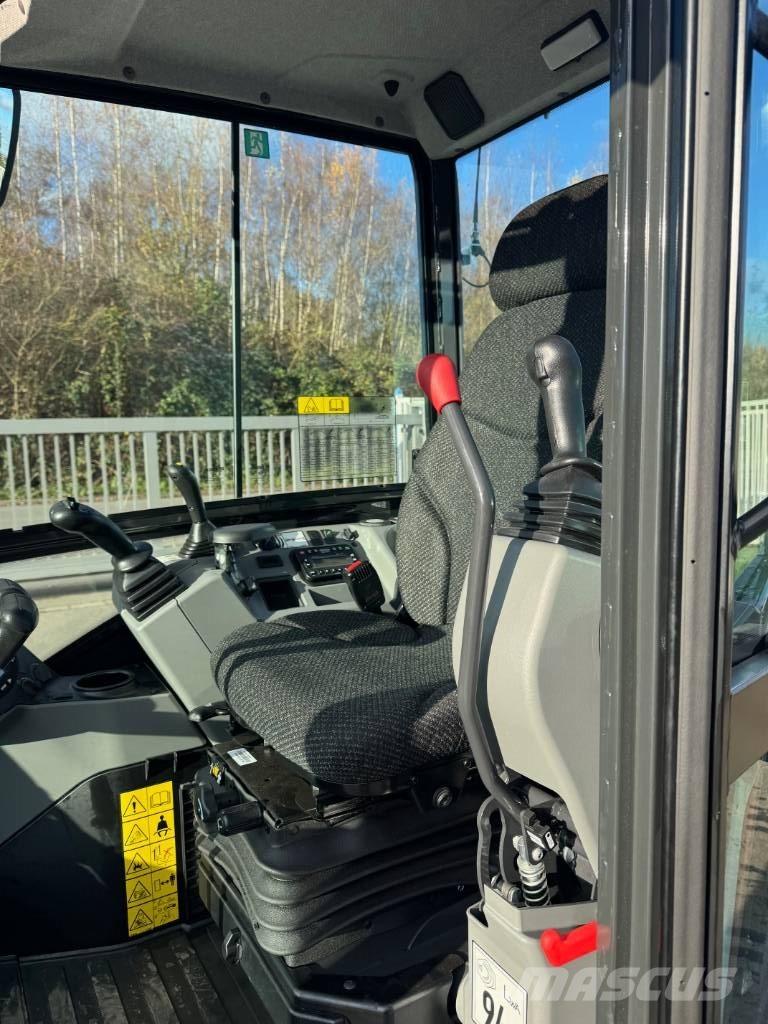 Bobcat E27 Mini bagri <7t