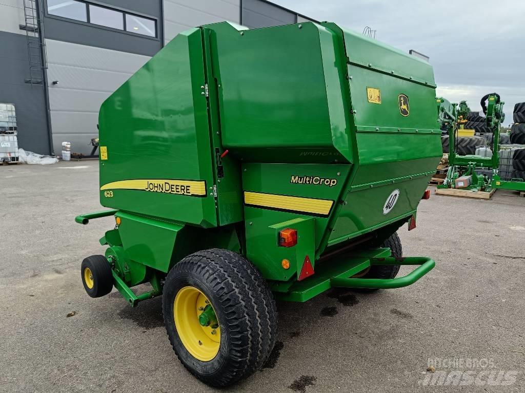 John Deere 623N Balirke (okrogle bale)