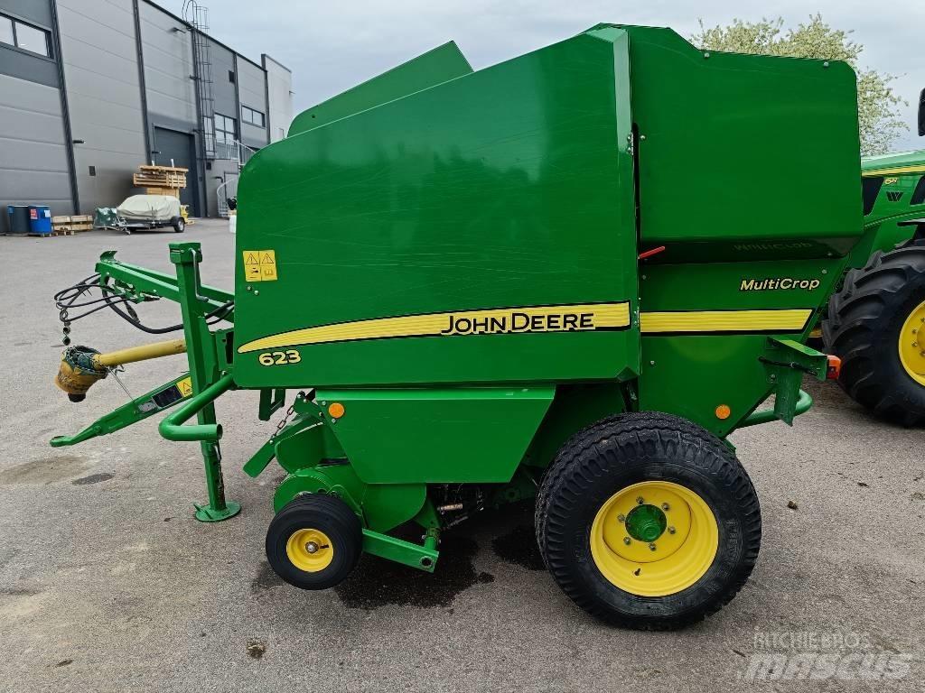John Deere 623N Balirke (okrogle bale)