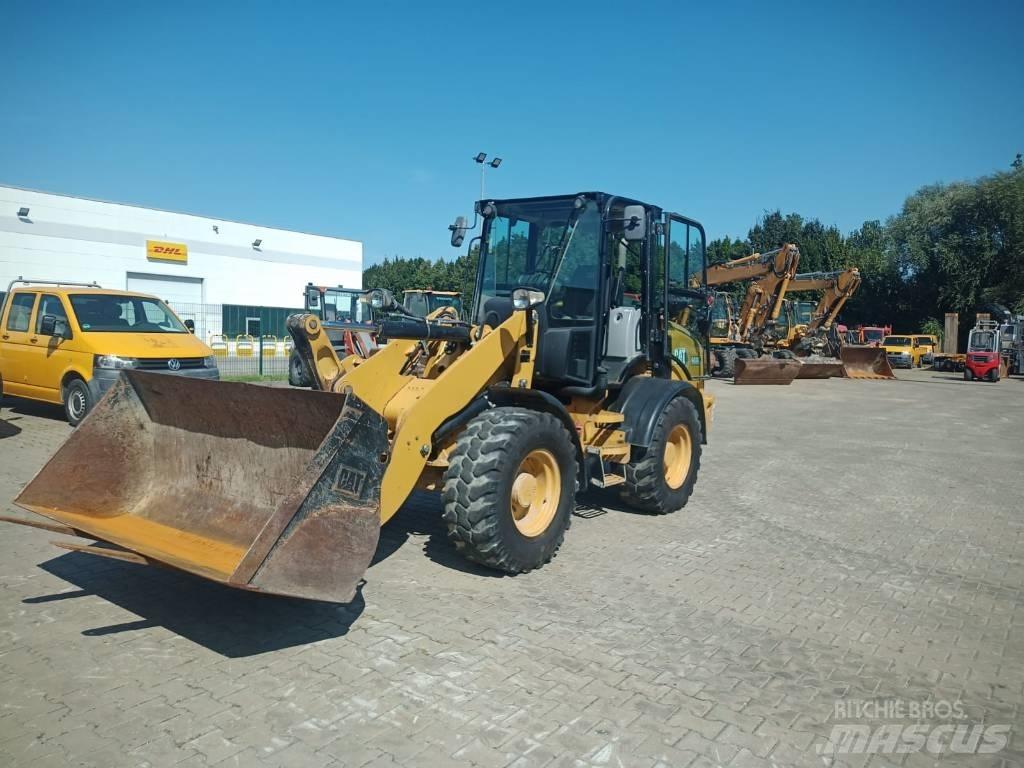 CAT 908 M Kolesni nakladalci