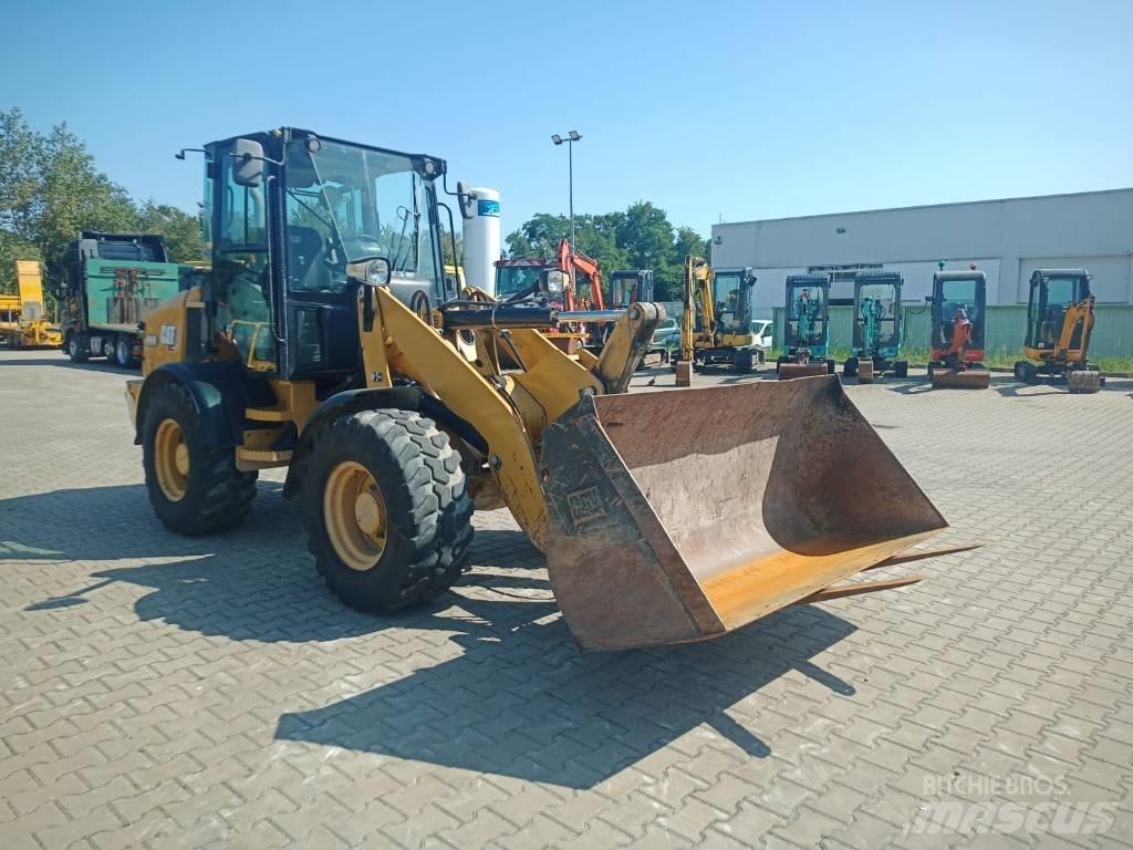 CAT 908 M Kolesni nakladalci