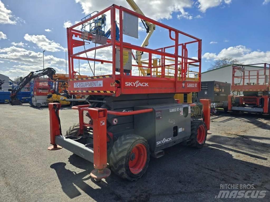 SkyJack SJ 6832 RT Škarjaste dvižne ploščadi