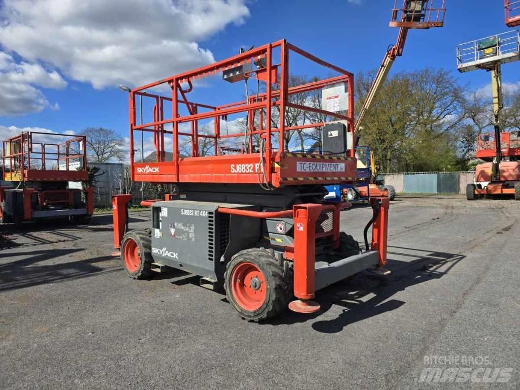 SkyJack SJ 6832 RT Škarjaste dvižne ploščadi