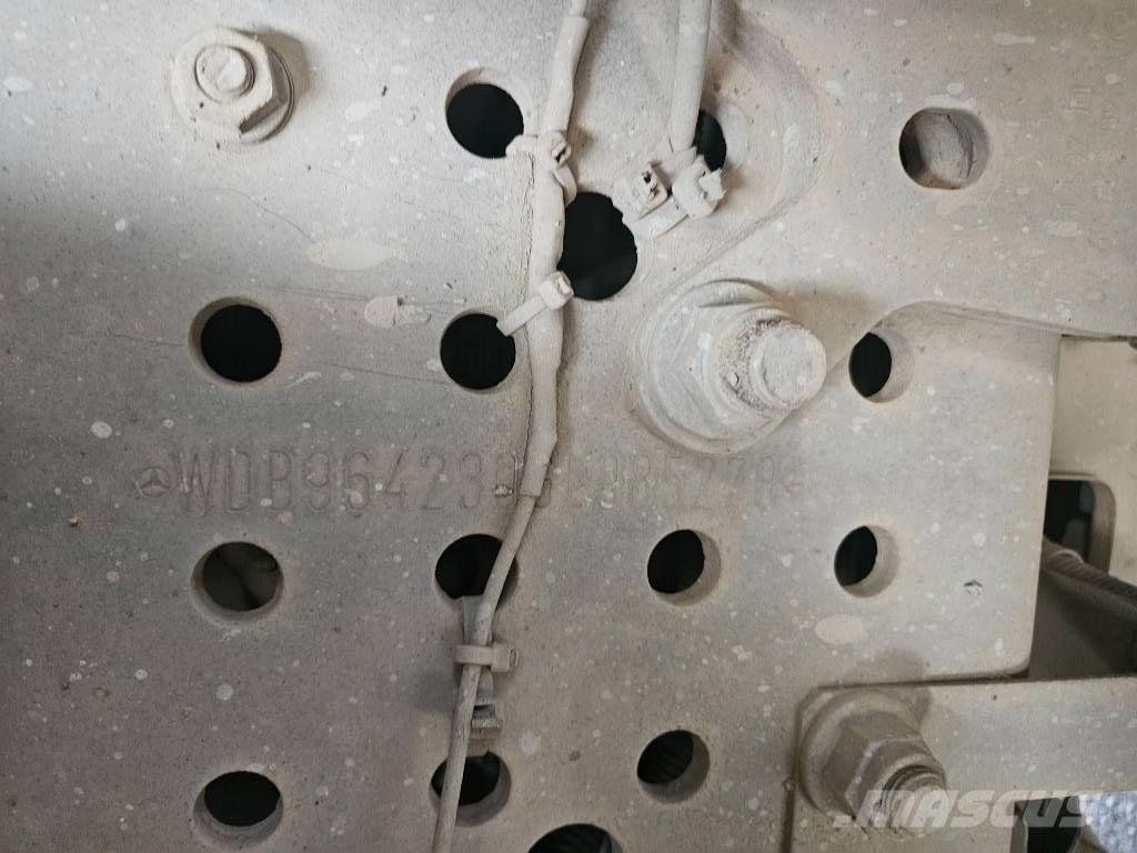 Mercedes-Benz 3951K Ne cestni demperji