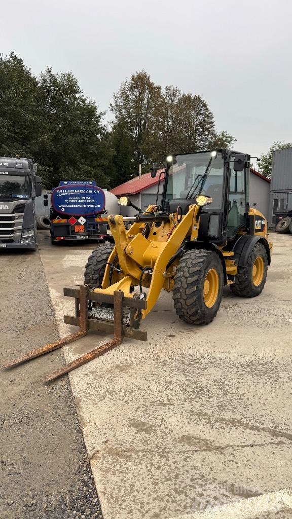 CAT 908 Kolesni nakladalci