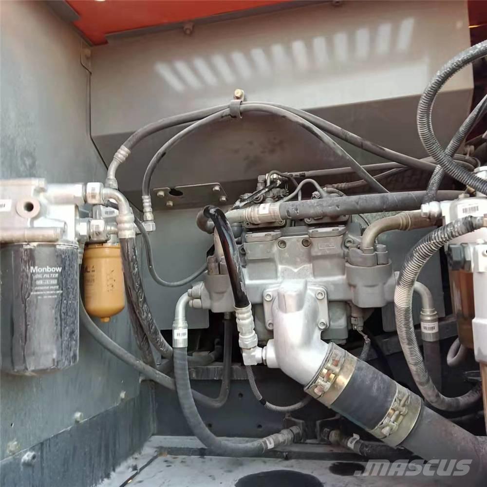 Hitachi ZX210 Bagri goseničarji