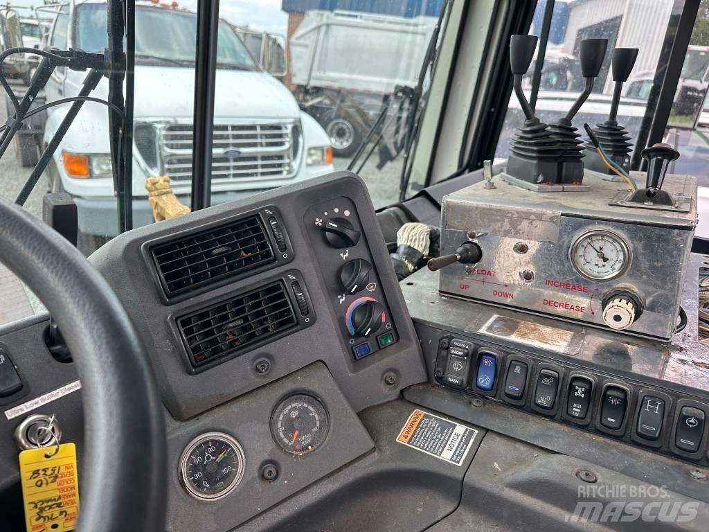 Mack MRU613 Komunalni tovornjaki