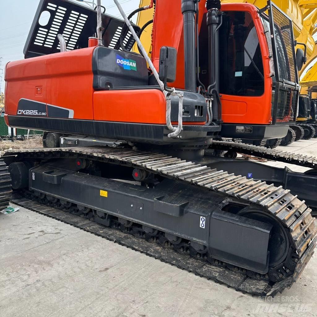 Doosan DX225LC-9 Bagri goseničarji