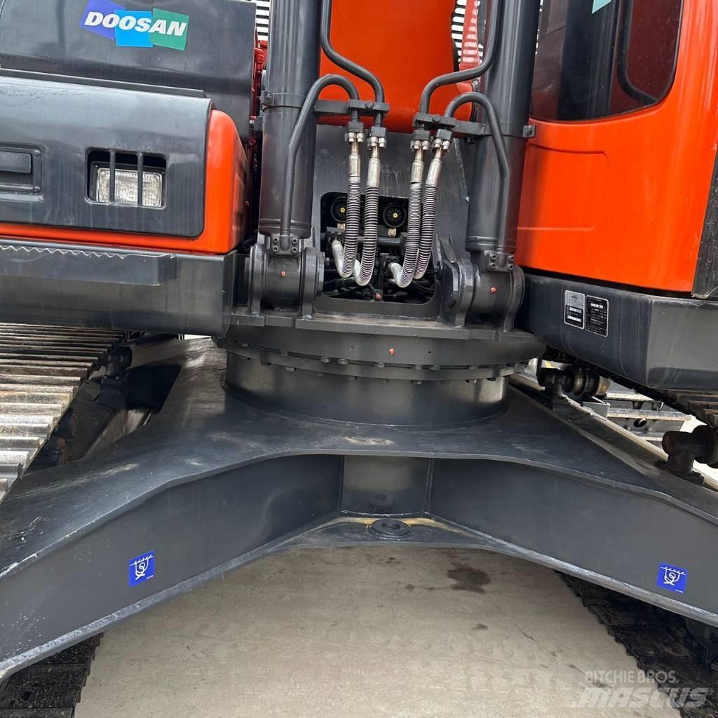 Doosan DX225LC-9 Bagri goseničarji