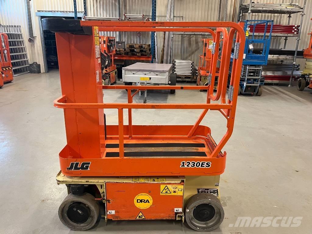 JLG 1230 ES Vertikalna dvigala