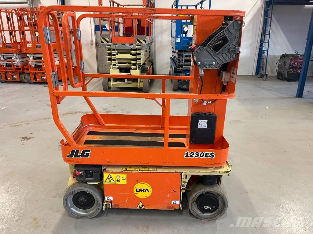 JLG 1230 ES Vertikalna dvigala