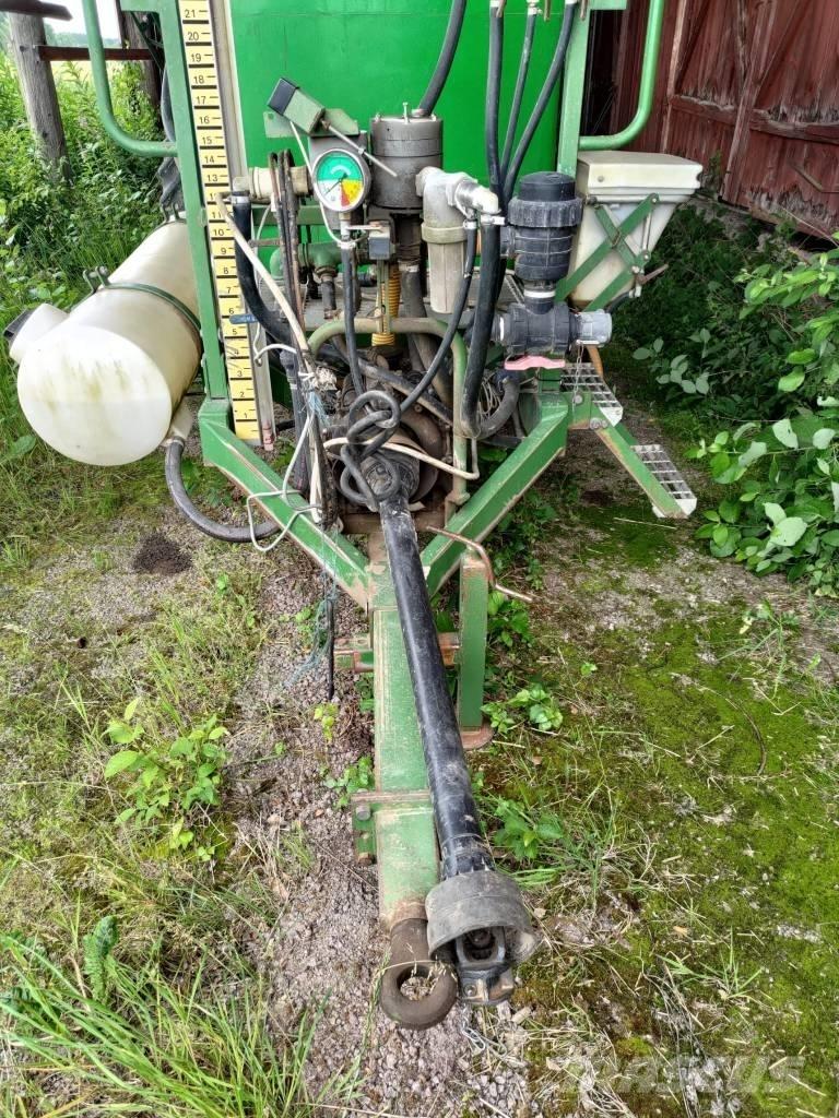 Moteska M2500 Vlečne škropilnice