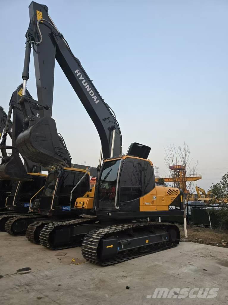 Hyundai 220-9 Midi bagri 7t – 12t