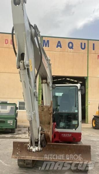 Takeuchi TB 250 Mini bagri <7t