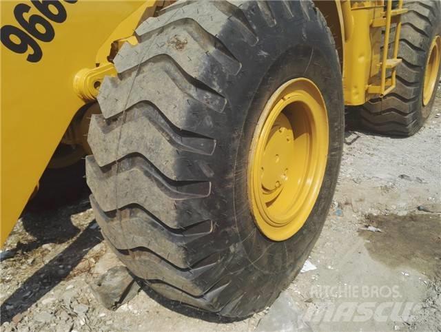 CAT 966 G Kolesni nakladalci