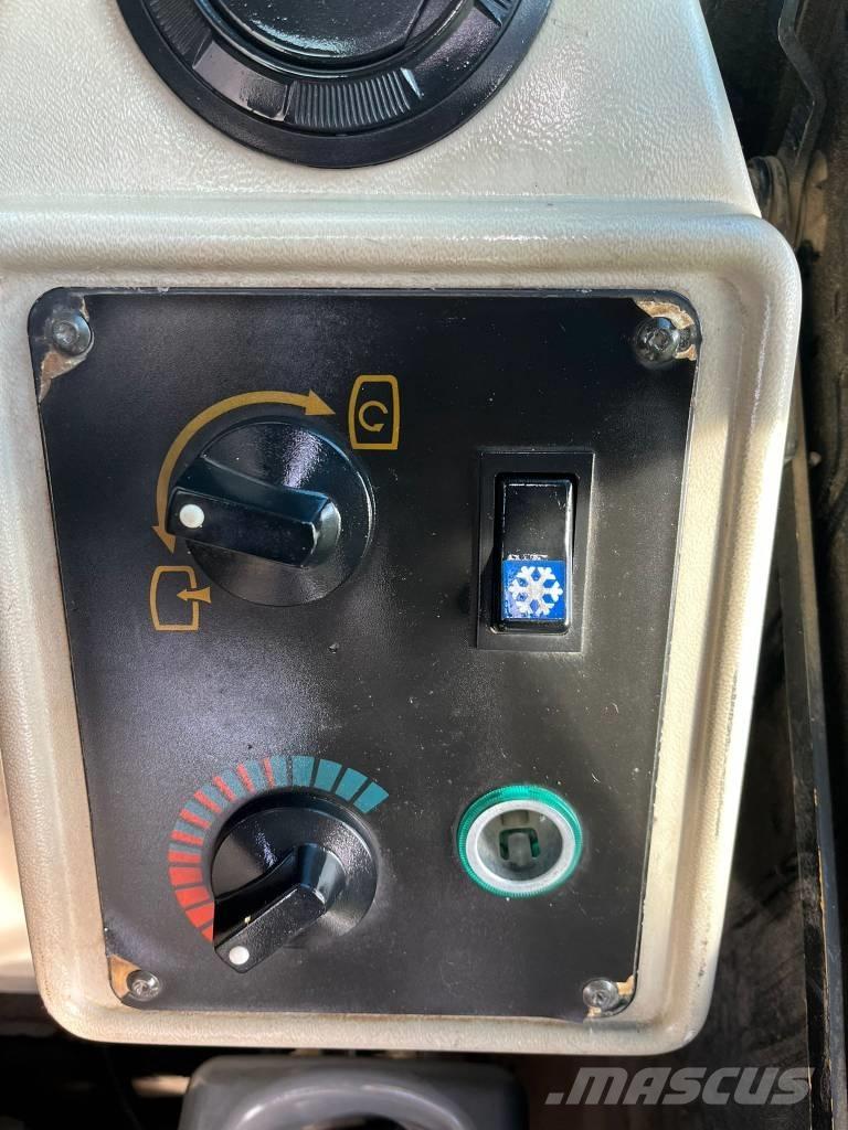 JCB JS 160 W Bagri na kolesih