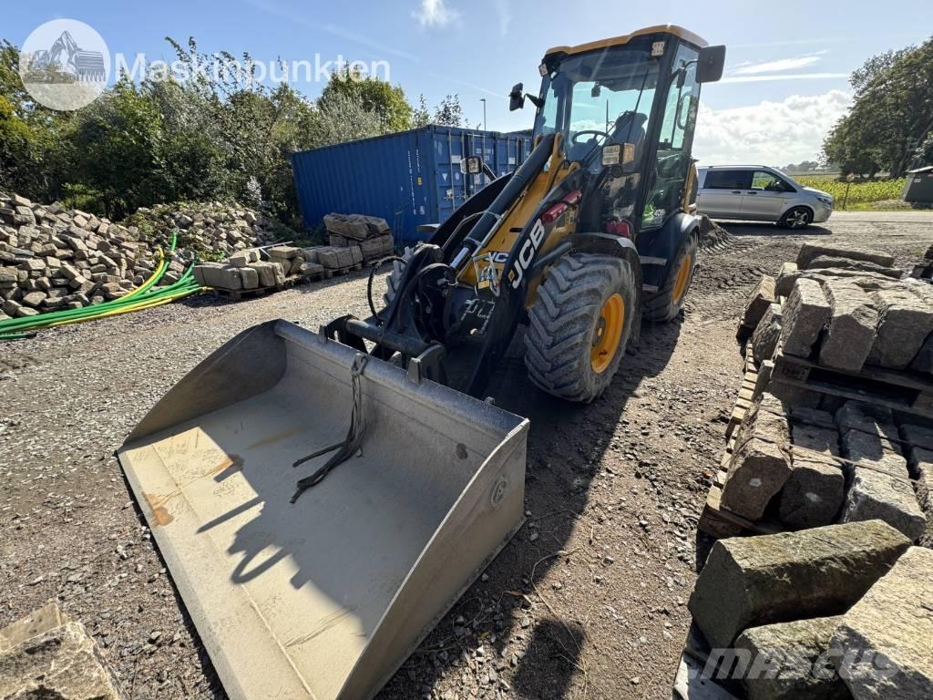 JCB 409 Kolesni nakladalci