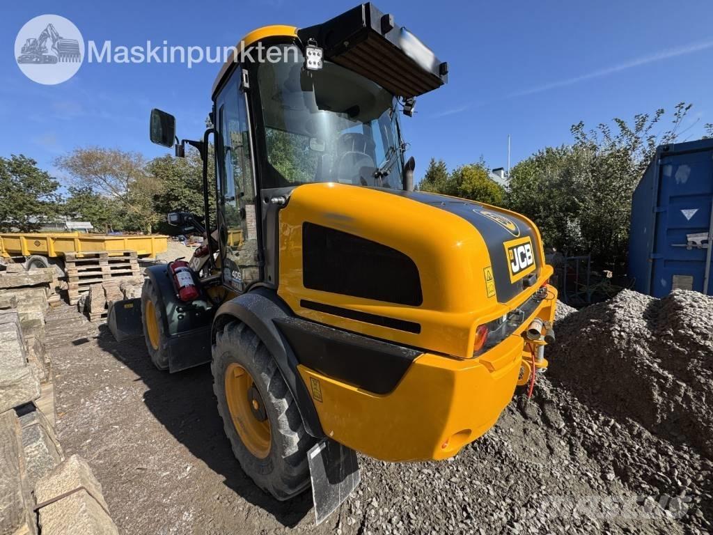JCB 409 Kolesni nakladalci