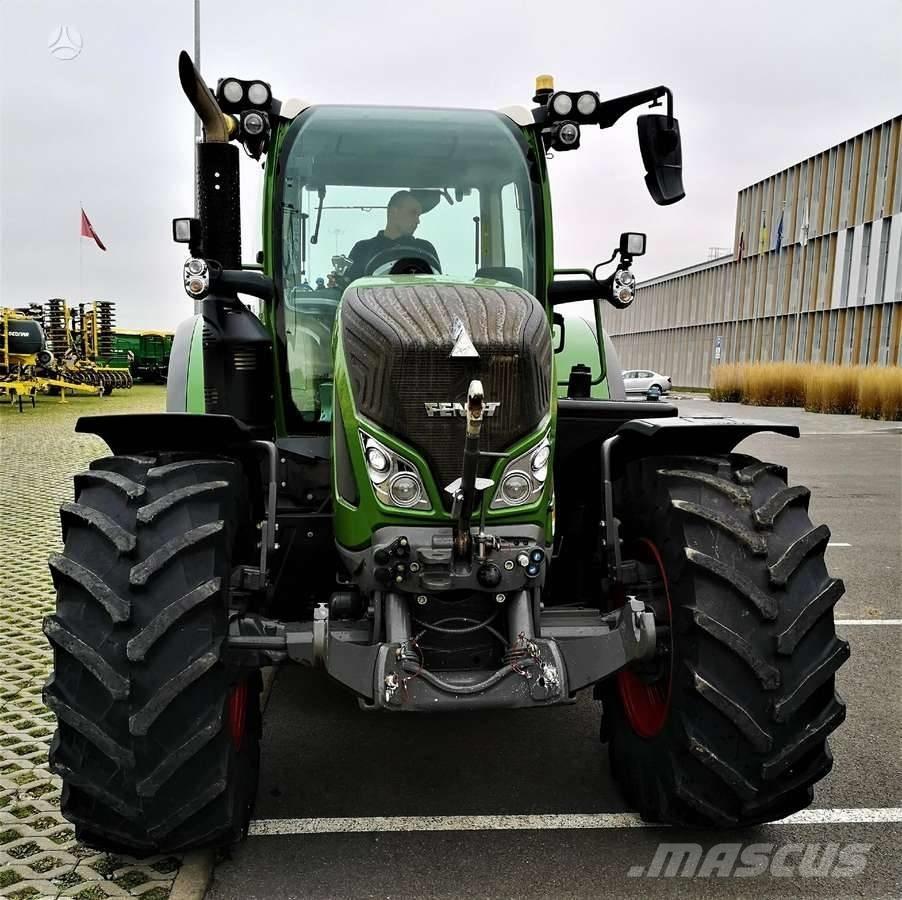 Fendt 718 Vario Traktorji