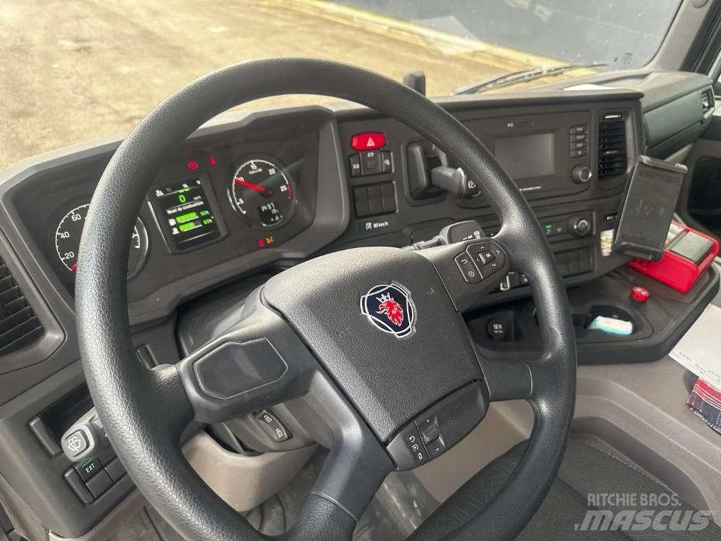 Scania P 370 Tovornjaki z žerjavom
