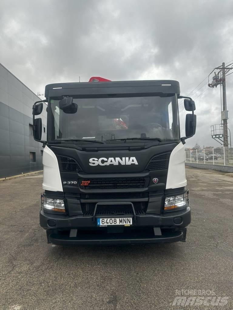Scania P 370 Tovornjaki z žerjavom
