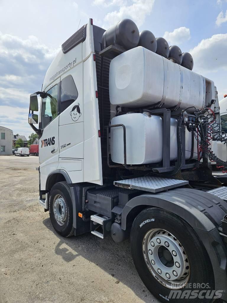 Volvo FH16 750KM 8x4 Vlačilci