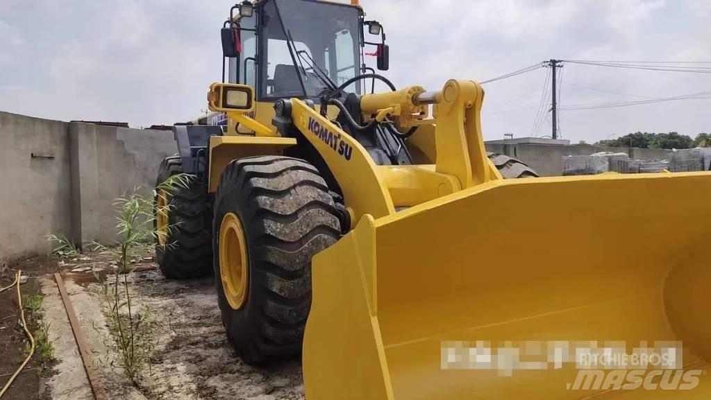 Komatsu WA 470 Kolesni nakladalci