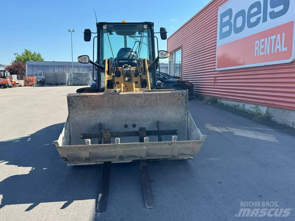 CAT 906 M Kolesni nakladalci