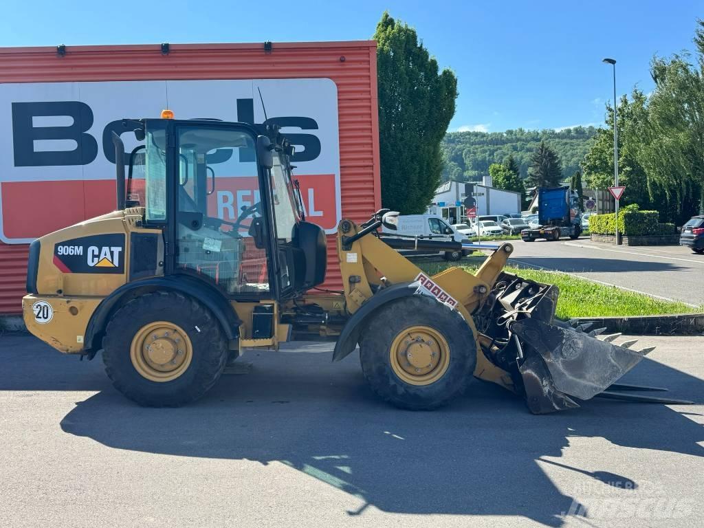CAT 906 M Kolesni nakladalci