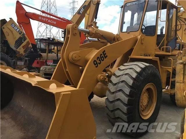 CAT 936 E Kolesni nakladalci