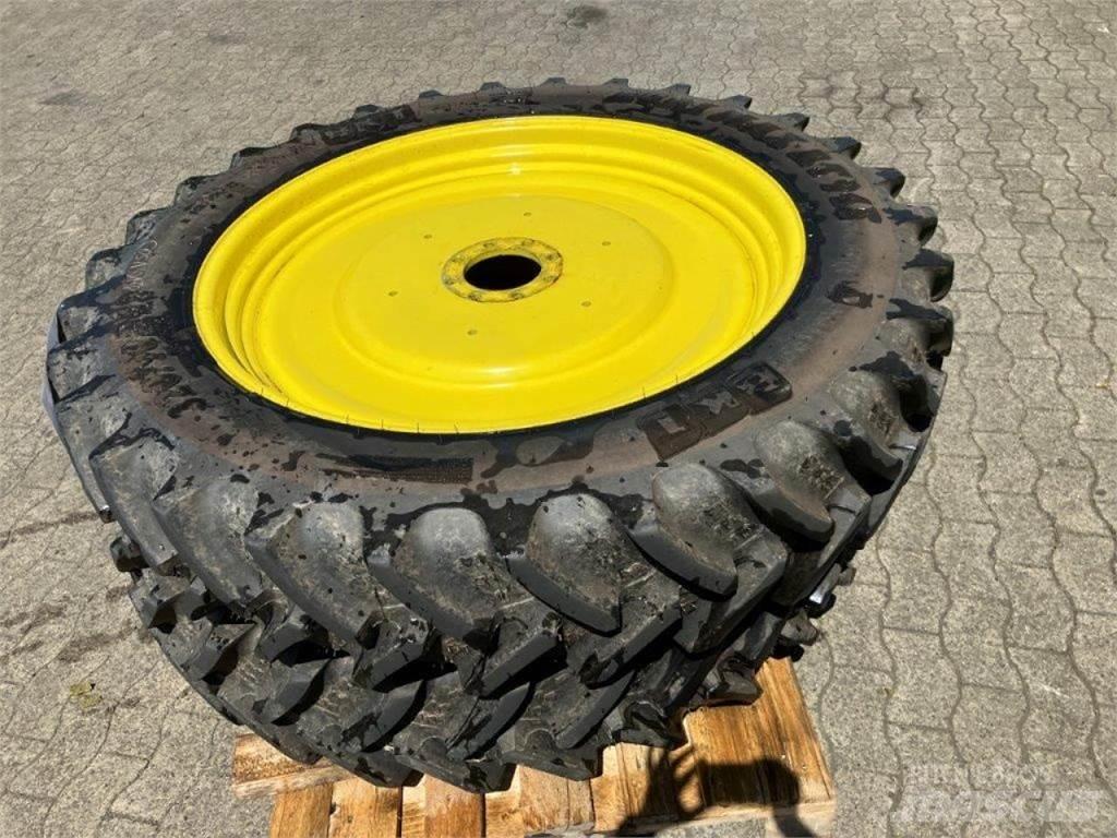 BKT 320/90R42 Gume, kolesa in platišča
