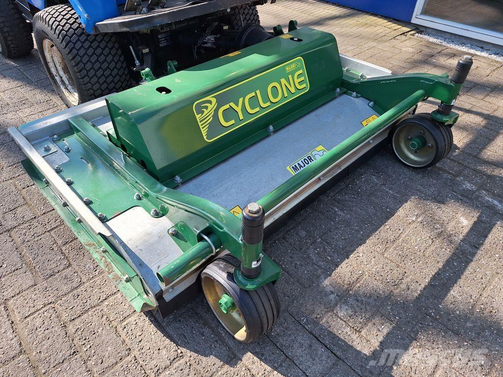 New Holland MC28 Vrtni traktor kosilnice