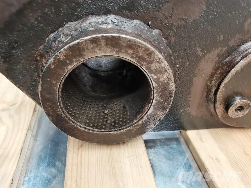 CAT TH 407 {Kiwak} Boom in dipper roke