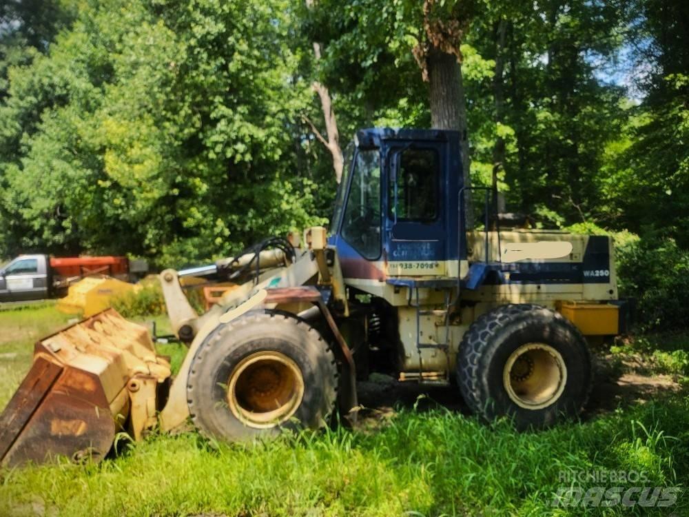 Komatsu WA 250 Kolesni nakladalci