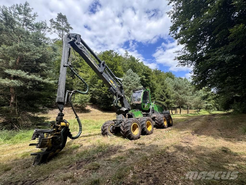 John Deere 11 70 G Harvesterji