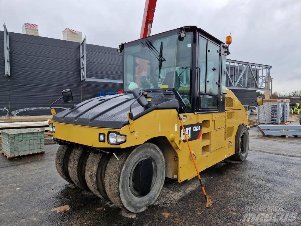 CAT CW34 Kolesni valjarji s pnevmatikami