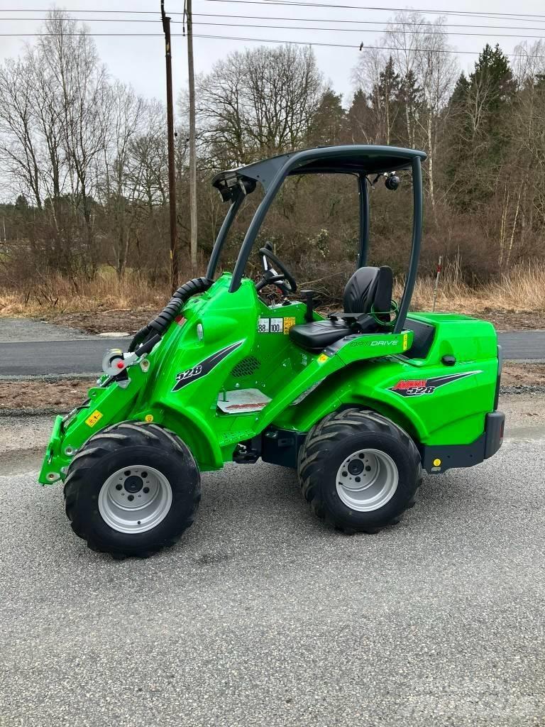 Avant 528 Skid steer mini nakladalci