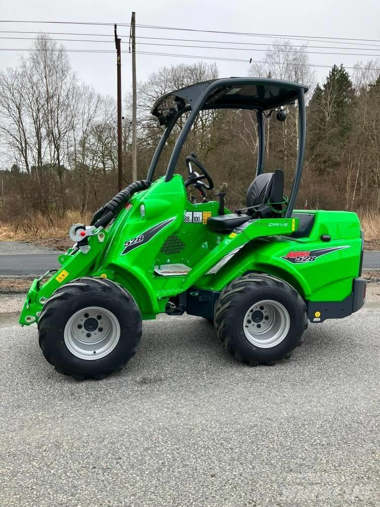 Avant 528 Skid steer mini nakladalci