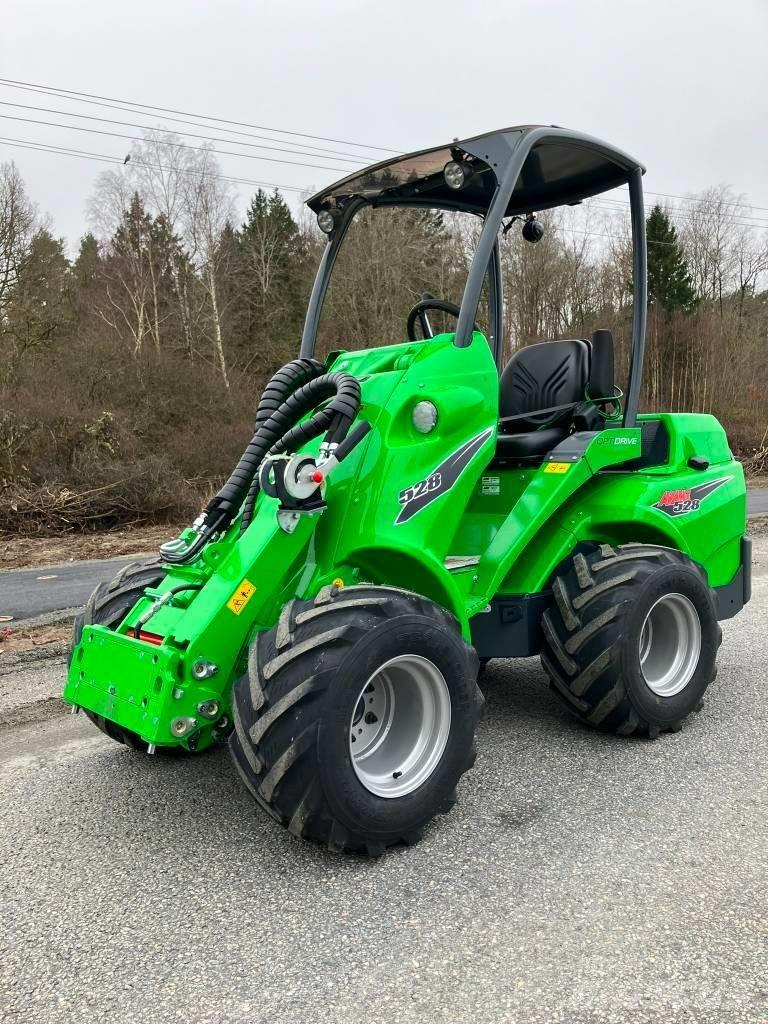 Avant 528 Skid steer mini nakladalci